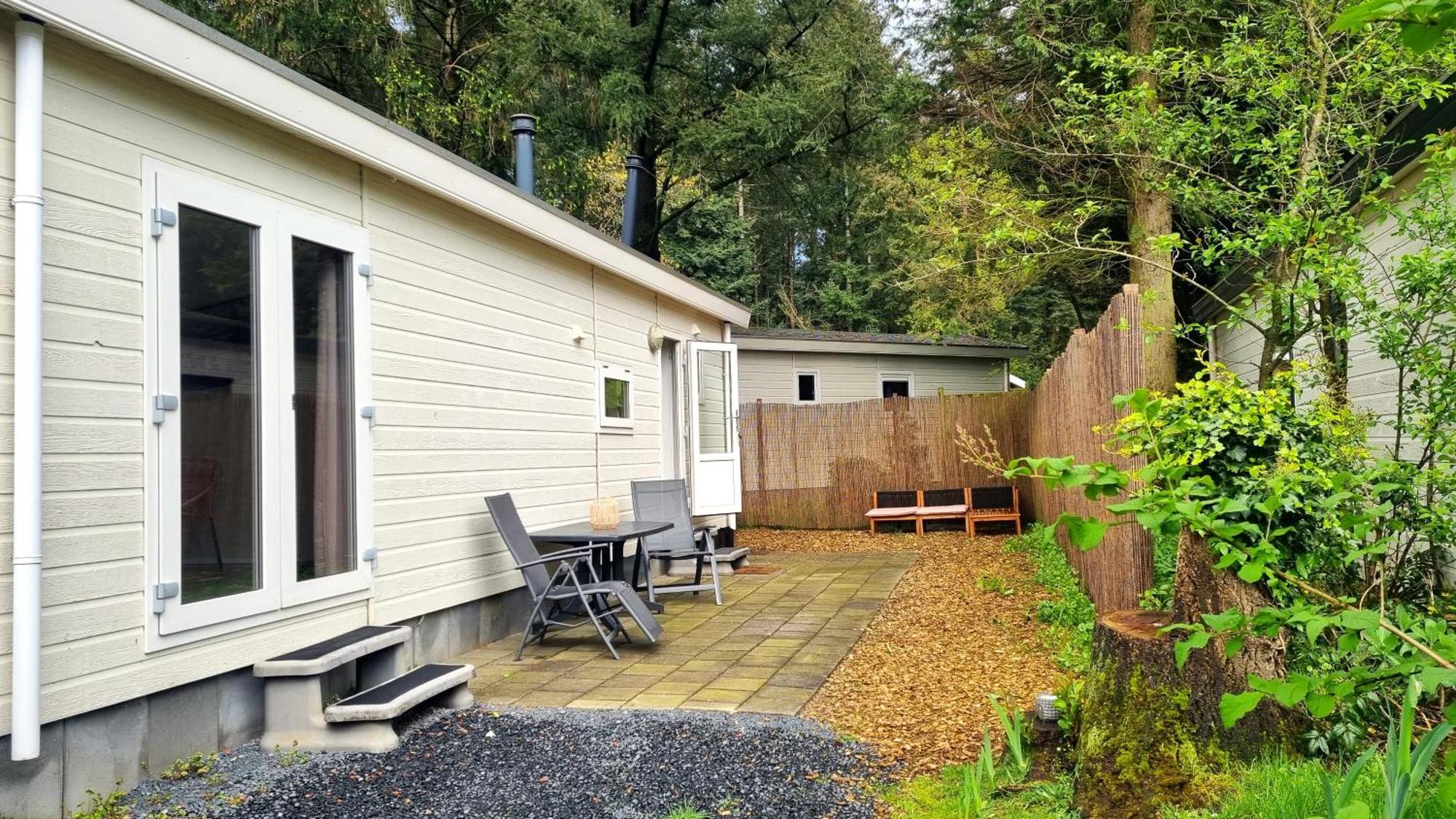 Gezellig Gemoderniseerd Chalet Op De Veluwe Putten Zewnętrze zdjęcie